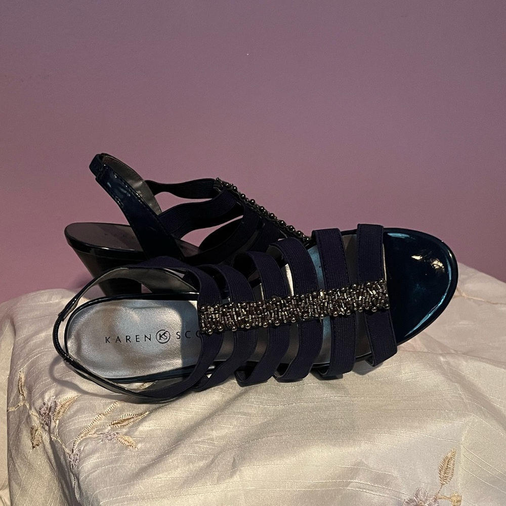 Karen Scott Navy dress sandals. Size 7 1/2M. - Picture 4 of 5